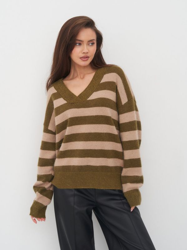 472938 Remix Jumper